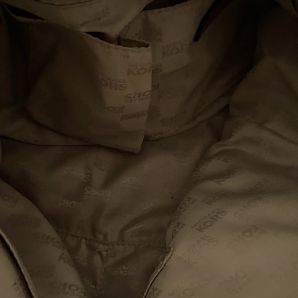 Large Michael Kors Studded Uptown Astor Tote Hobo Satchel. Silver tone hardware - Picture 7 of 8